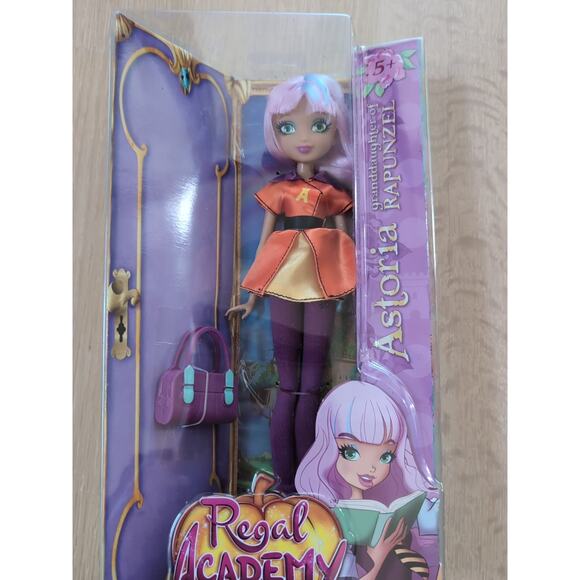 2017 Regal Academy Magical Astoria Granddaughter Rapunzel New In Box - Picture 2 of 6